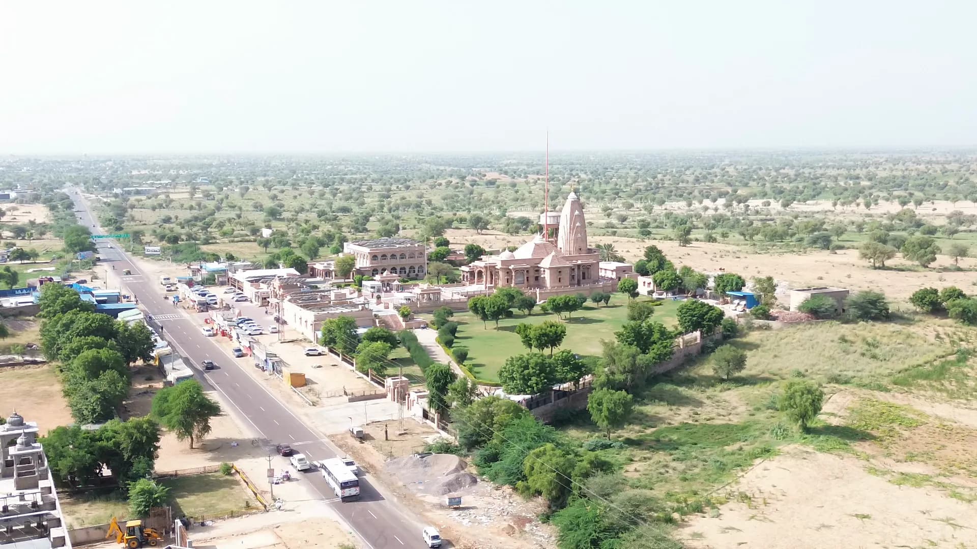 Highway and green desert landscape around Sardarshahar